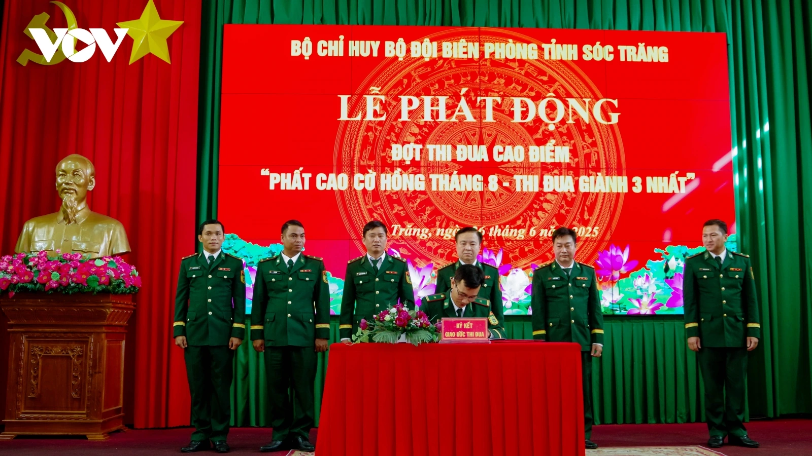 “Phất cao cờ hồng tháng Tám – thi đua giành 3 nhất"